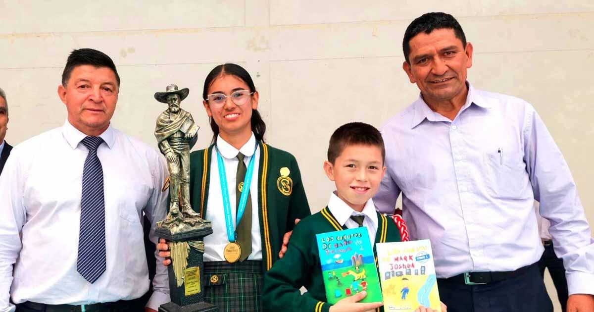 Rod. Mendoza: Rinden homenaje a estudiante que ganó concurso nacional de ensayo