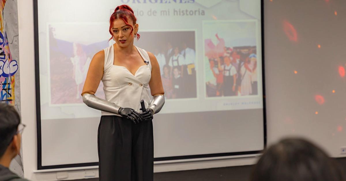 Atleta paralímpica amazonense participa en charla para becarios de Pronabec